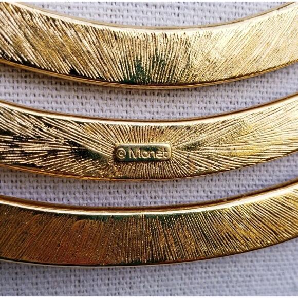 VINTAGE MONET BOLD MODERNIST CREAM & RED ENAMEL GOLD TONE BIB STATEMENT NECKLACE - Picture 6 of 7